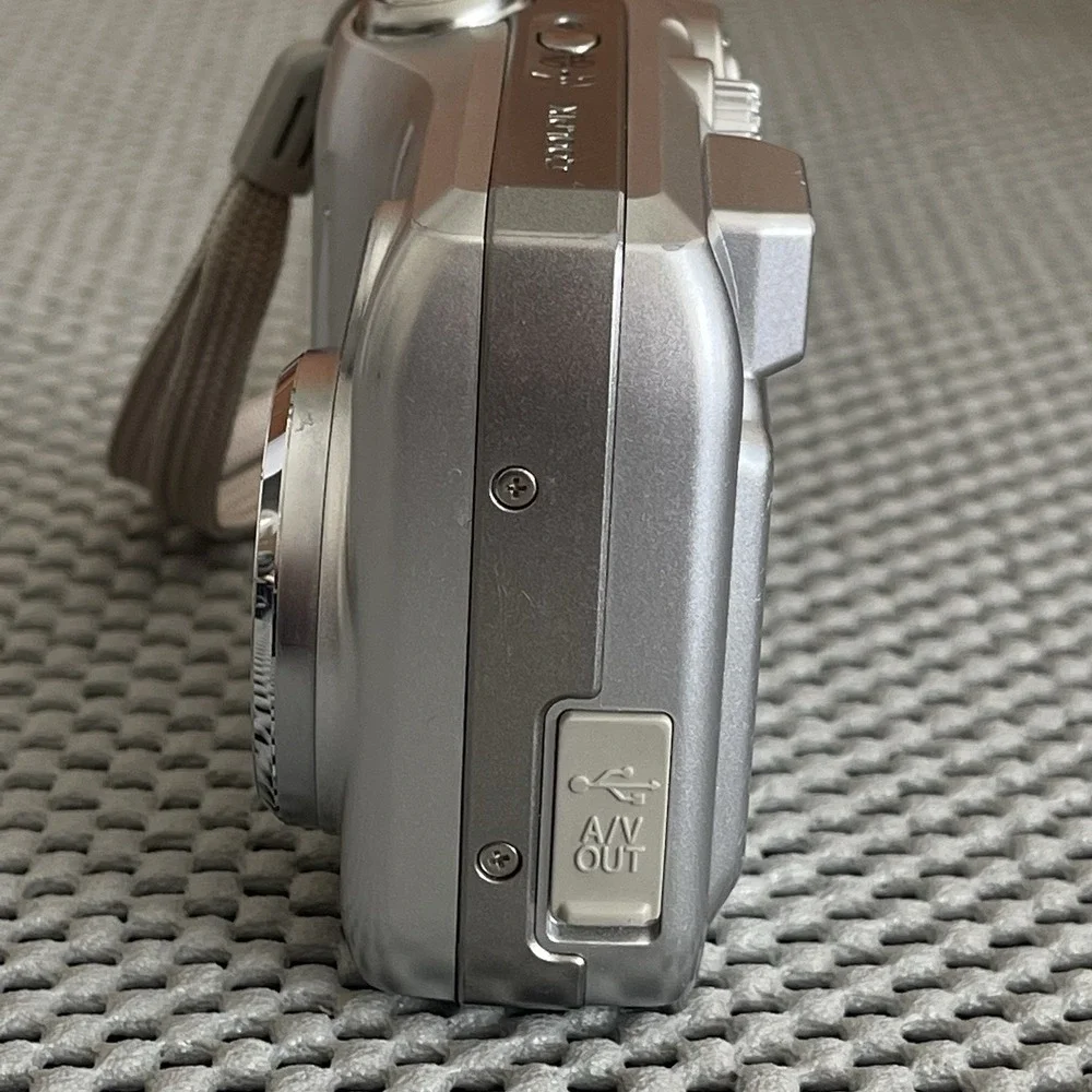 Nikon COOLPIX 3200 3.2MP Digital Camera - Silver Photography Street Nature Image